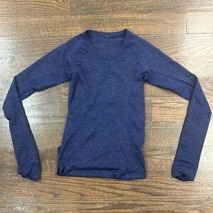 Lululemon women’s navy blue size 2 long sleeve swiftly with thumb wholes